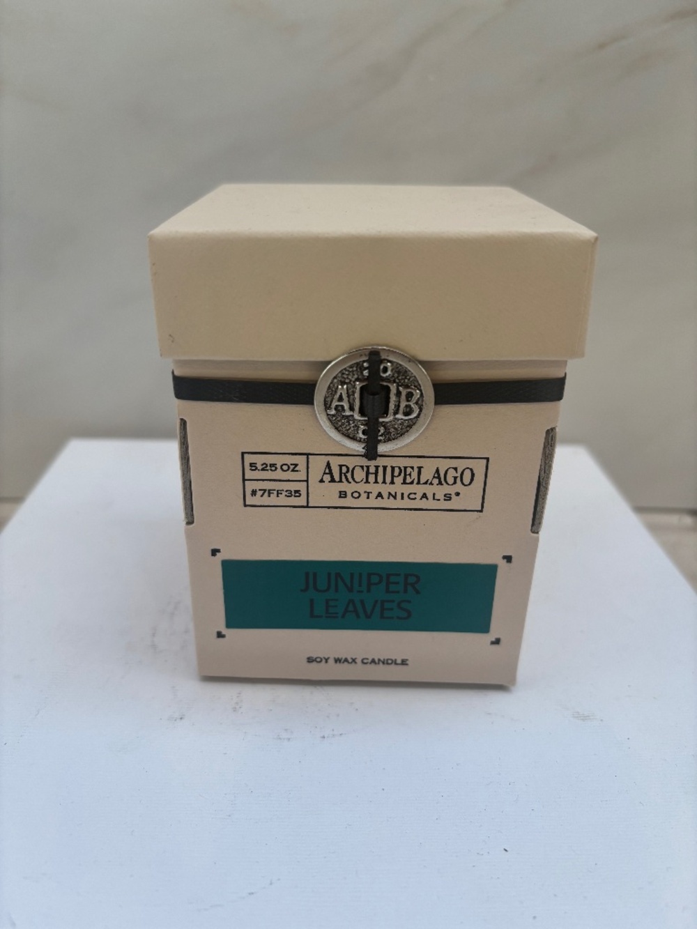 Archipelago Juniper Leaves Boxed Candle